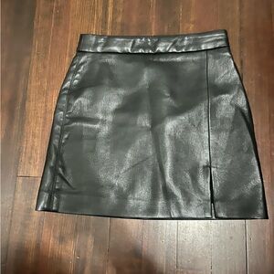 Aritzia Wilfred Black leather skirt